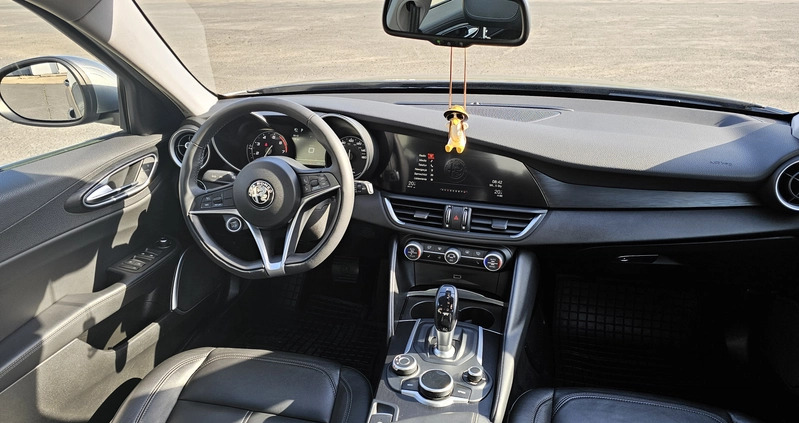 Alfa Romeo Giulia cena 99000 przebieg: 75500, rok produkcji 2018 z Polkowice małe 79
